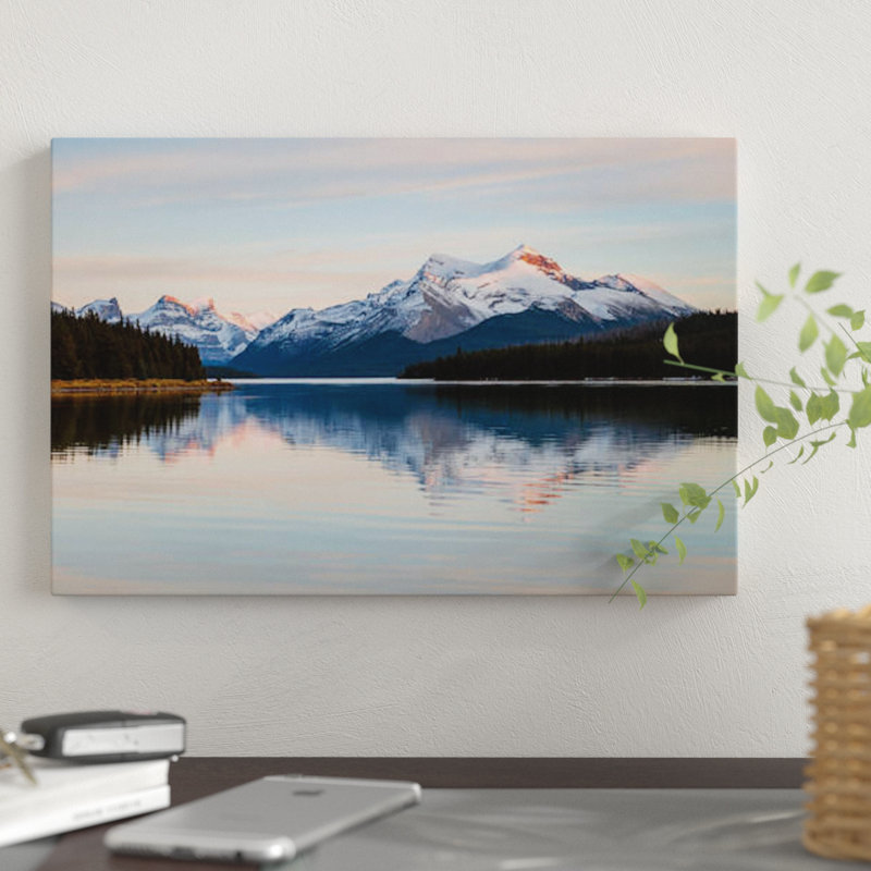«Maligne Lake Sunset, Jasper National Park, Canada» par Matteo Colombo - reproduction d'art sur toile tendue, Toile tendue