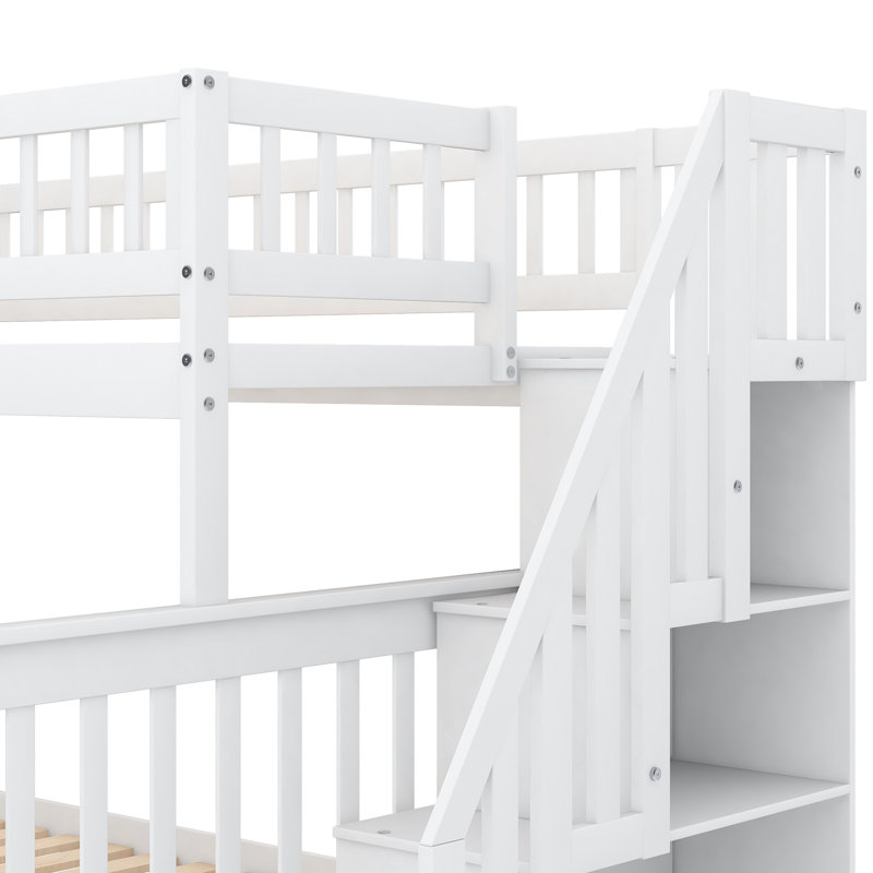 Lit simple superposé au dessus d'un lit double avec compartiment de rangement blanc - Escalier en pin massif et design fonctionnel