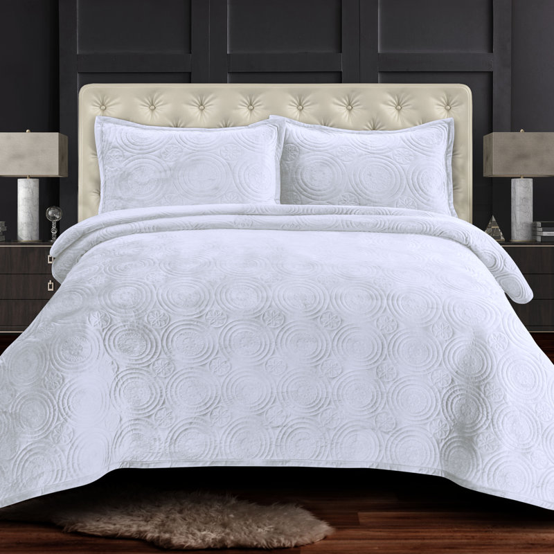 Capri Velvet Quilt, Twin Quilt + 1 Standard Sham, White