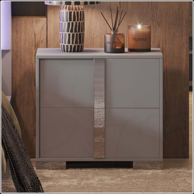Elegant Nightstand with Metal Handle, Mirrored Bedside Table with 2 Drawers for Bedroom and Living Room
