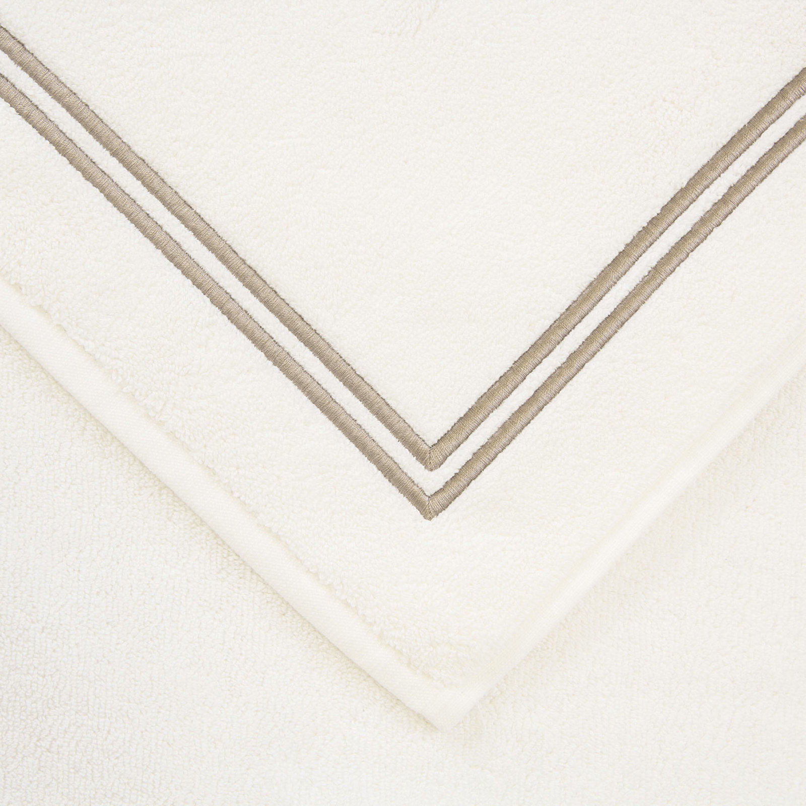Classic Bath Mat, White/Khaki