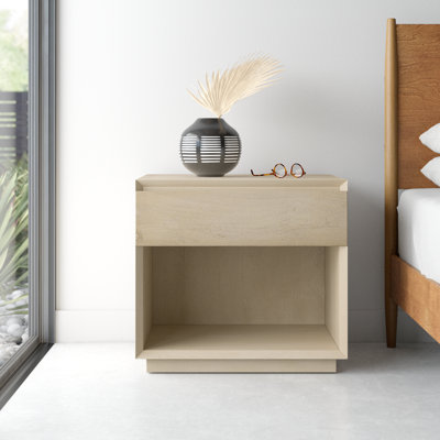 Table de chevet en bois massif à 1 tiroir Aricka en brun / beige