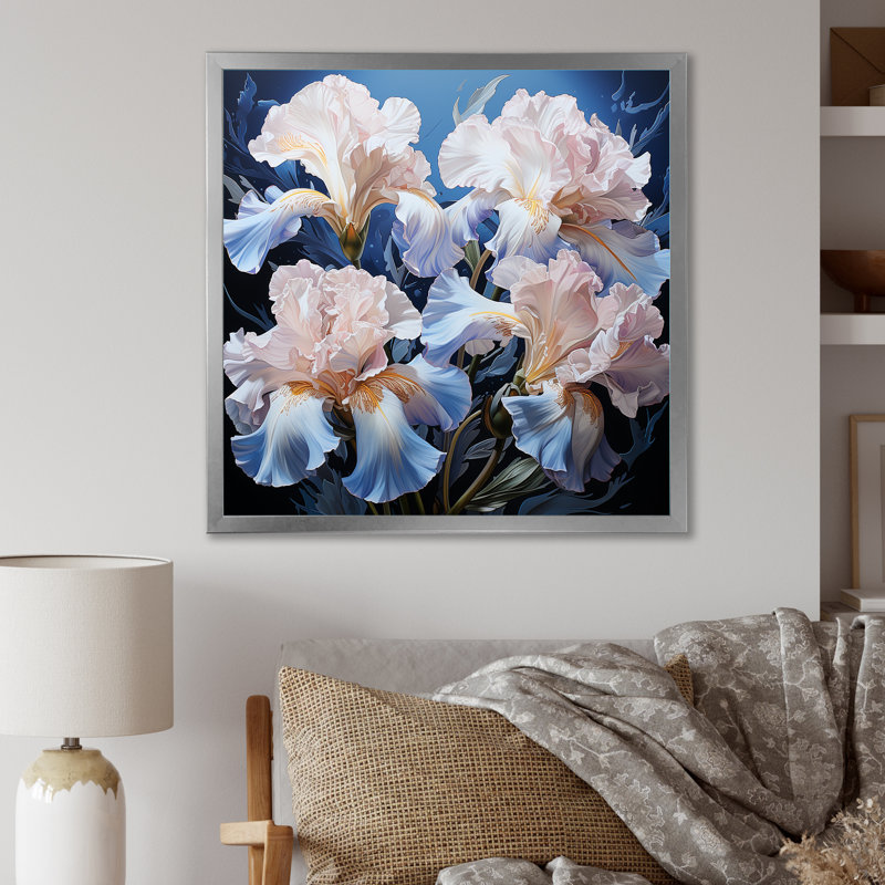 Iris baignant dans une aura argentée au clair de lune II sur toile, Cadre simple argenté, H 16 po x l 16 po x P 1 po