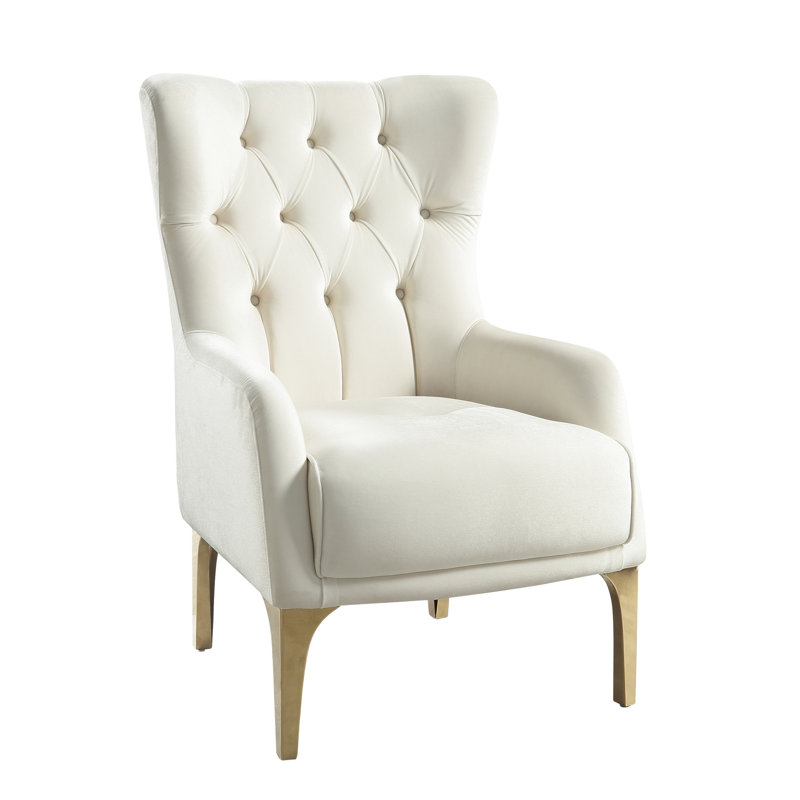 Chaise d'appoint rembourrée Lippa en tissu blanc cassé avec pieds en acier inoxydable doré, rembourrage en mousse et structure en bois robuste