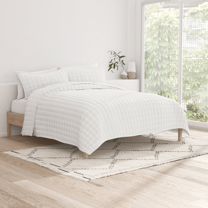 Quilt Coverlet Set All Season Microfiber Contemporary Ultra Soft Bedding in Square Stitch, White