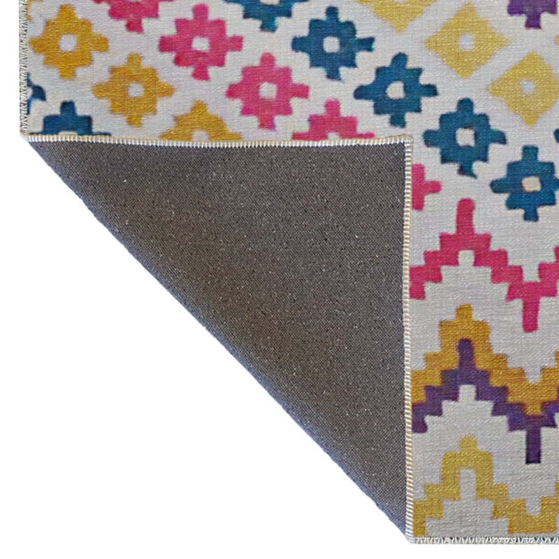 Tapis décoratif moderne et multicolore clair, Rectangle 4 pi 11 po x 7 pi 6 po