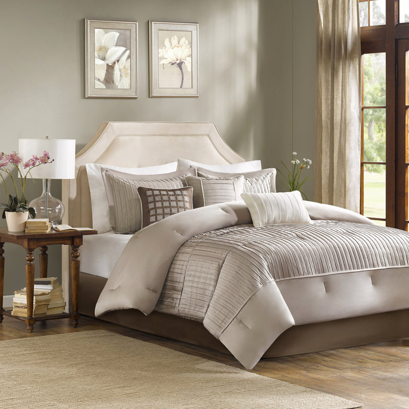 Édredon 7 pièces charmeuse taupe très grand, coussins décoratifs et texture douce et confortable