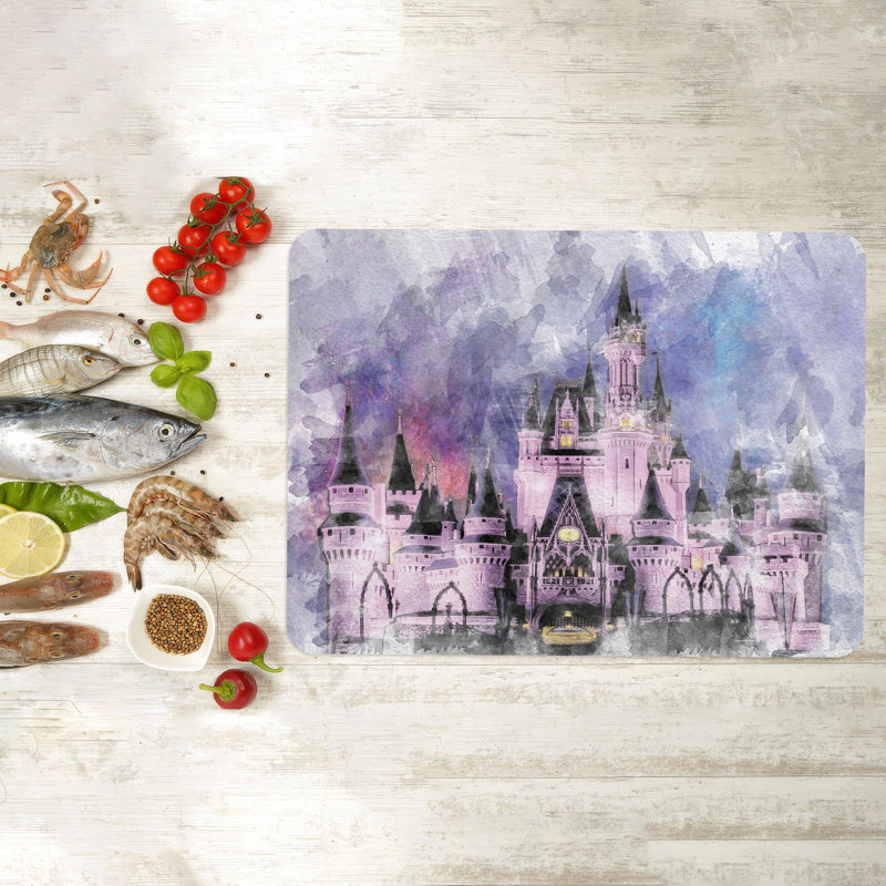 Conception moderne du château de Cendrillon sur une planche à découper en verre pour une touche décontractée et fantaisiste à votre décor de cuisine