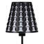 Lampe de table géométrique en métal avec un design moderne et un abat-jour en polypropylène durable
