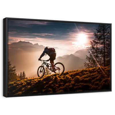 Coucher de soleil à vélo au coucher du soleil