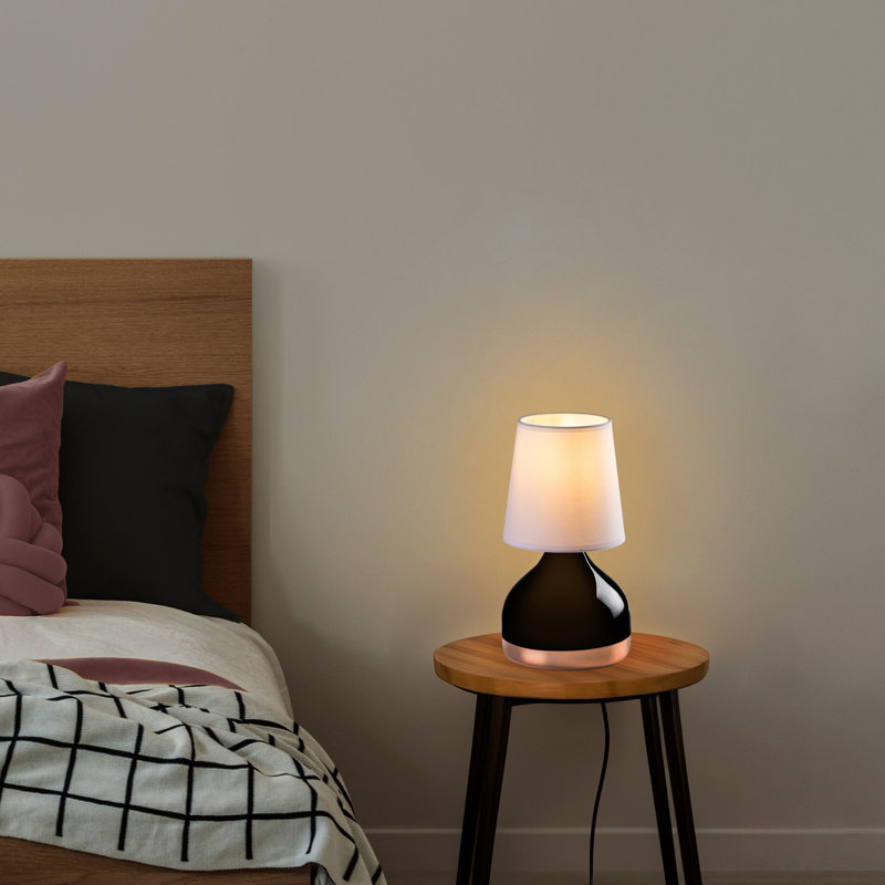 Élégante lampe de table noire, corps en métal avec capuchon en tissu, 6,7 po x 6,7 po x 13 po | Conception élégante, douille E27 (40 W maximum), parfaite pour le décor du salon et de la chambre à coucher, indice IP20, concept moderne noir et blanc