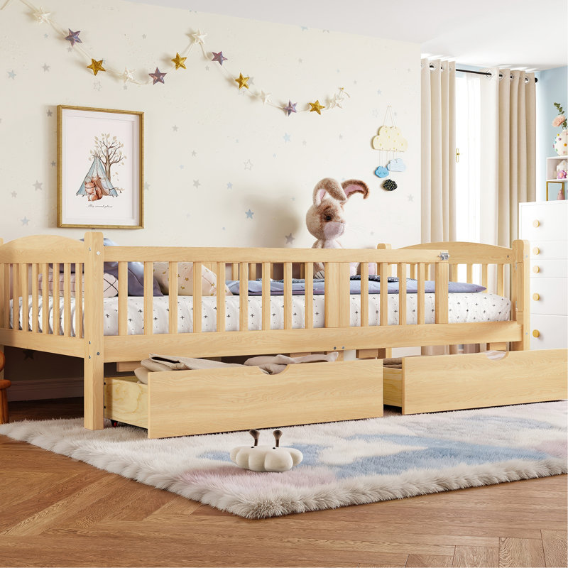 Lit plateforme simple TG avec garde-corps et tiroirs de rangement, tête de lit de couleur naturelle charmante, sans sommier tapissier, approche de configuration simplifiée avec plan de tiroirs pleine longueur,