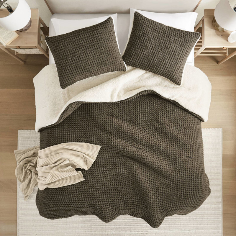 Édredon simple en chenille en tricot gaufré simple avec 2 taies décoratives assorties, rembourrage 100%, lavable à la machine, revers, tissu brun