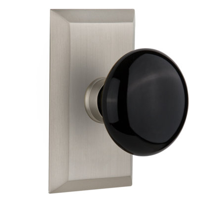 Plaque Studio avec poignée de porte en porcelaine noire