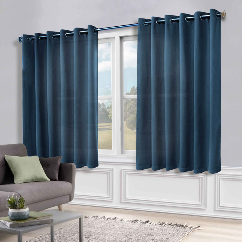 Paire de rideaux obscurcissant avec œillets Millendon, L 70 po x L 63 po, Bleu marine
