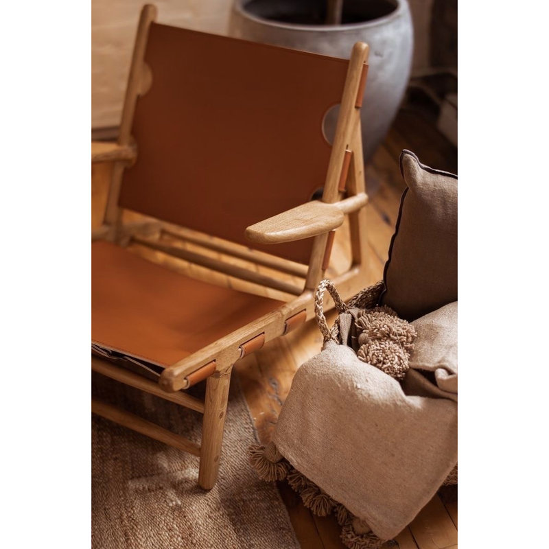 Fauteuil de chasse vintage en cuir végan de haute qualité, structure en chêne massif, couleur brun foncé, garnissage ignifugé, hauteur 67,2 cm, largeur 86,8 cm, profondeur 61,4 cm, poids 9,1 kg.
