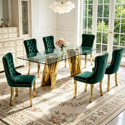 Ensemble de salle à manger moderne et luxueux de 178 cm (70 po) pour 6 personnes, comprenant une table, un piétement unique en acier inoxydable doré et 6 chaises de salle à manger recouvertes de velours vert. Plateau en verre trempé, résistant aux taches et facile à nettoyer.