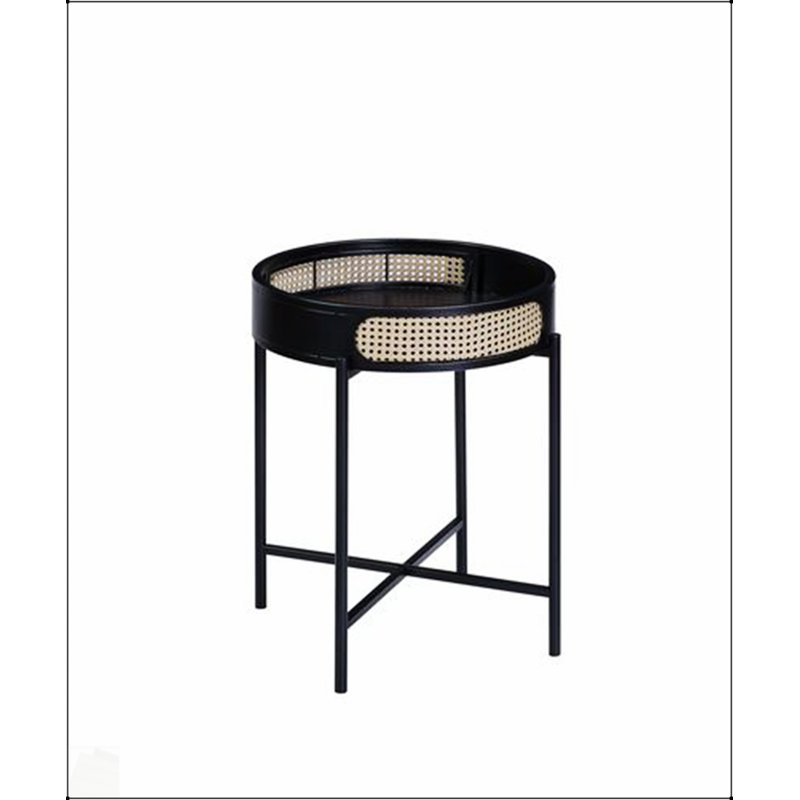 Table de bout Colson à finition noire avec insert et rangement en rotin, parfaite pour un décor moderne et rustique.