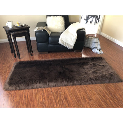 Tapis brun foncé Whisenhunt