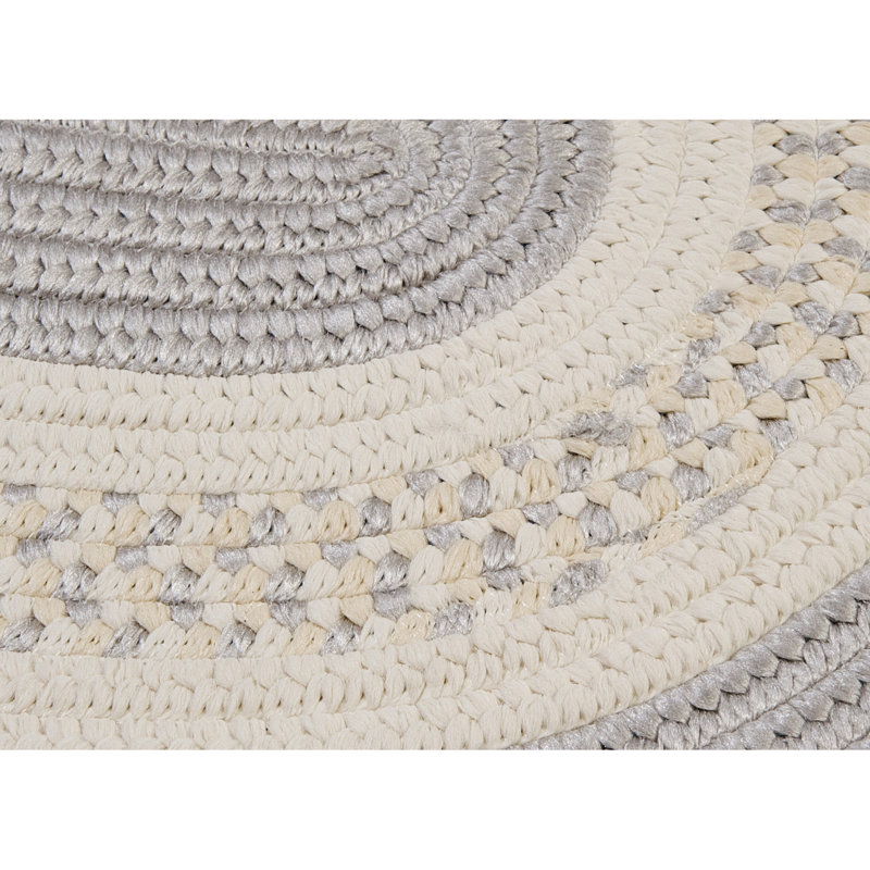 Indoor / Outdoor Rug, Oval 2' x 7'