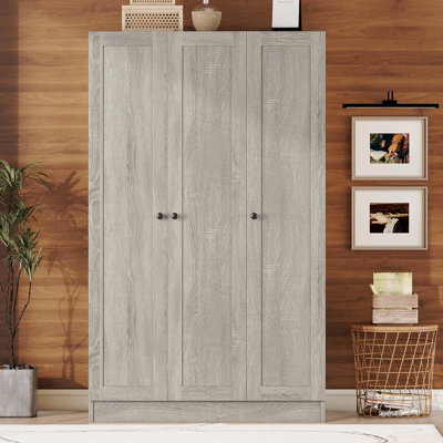 Armoire à 3 portes avec tablettes