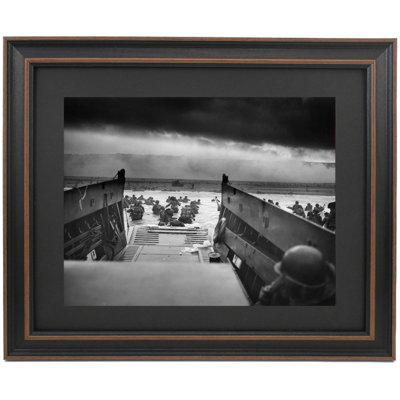 Dans les mâchoires de la mort à Omaha Beach, Normandie, France par Robert F. Sargent