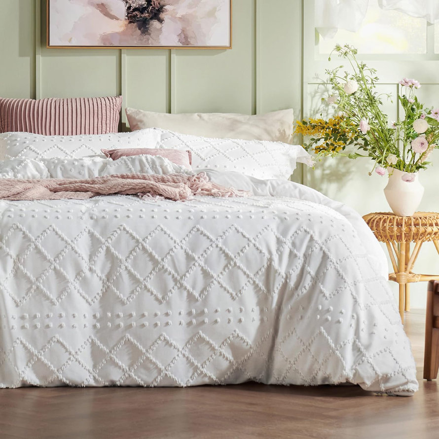 bedding set with stripes