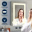 Miroir lumineux de salle de bain à DEL avec armoire à pharmacie 32 po x 24 po avec rangement encastré ou à surface 2 portes à intensité variable 3 couleurs réglables