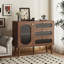 Armoire de rangement en bois avec tablettes