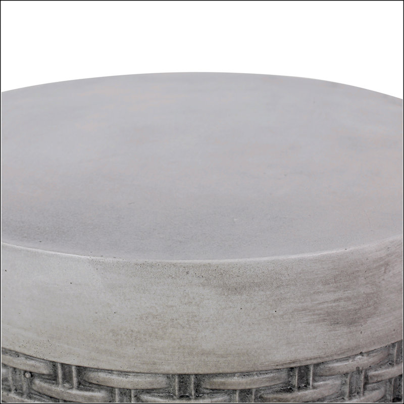 Table d'appoint ronde d'extérieur en béton léger avec motif en panier, parfaite pour les espaces extérieurs modernes et fonctionnels
