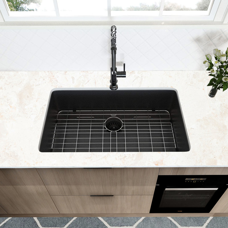 Évier de cuisine encastré noir canon de fusil, 81 x 48 cm, acier inoxydable, intérieur lisse, hygiénique, cuve unique et fonctionnel.