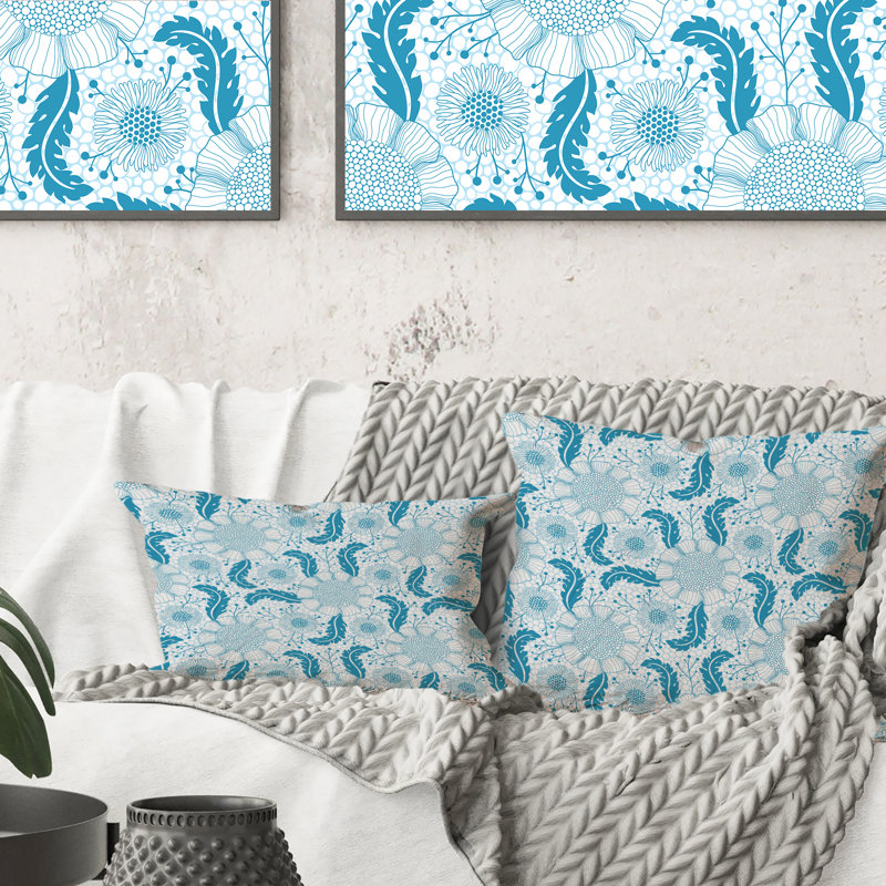 Coussin décoratif imprimé de fleurs bleu clair sur fond blanc, 16 po x 16 po