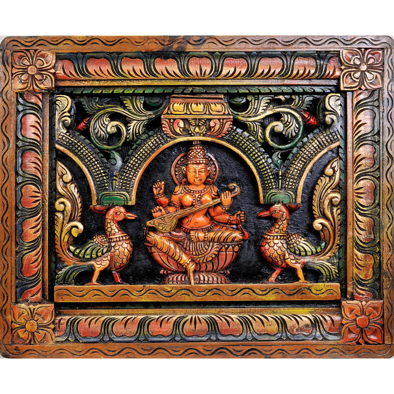 Devi Saraswati (Tenture murale sculptée en relief)
