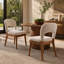Ensemble de 2 chaises de salle à manger de style moderne du milieu du siècle, structure en bois d'hévéa au fini noyer, assises creuses revêtues de tissu beige pour la salle à manger ou la cuisine