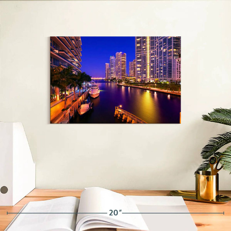 Sirpi Downtown Miami Riverwalk, H 8 po x l 12 po