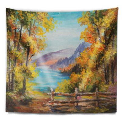 Lac de montagne de paysage dans la tapisserie d'automne