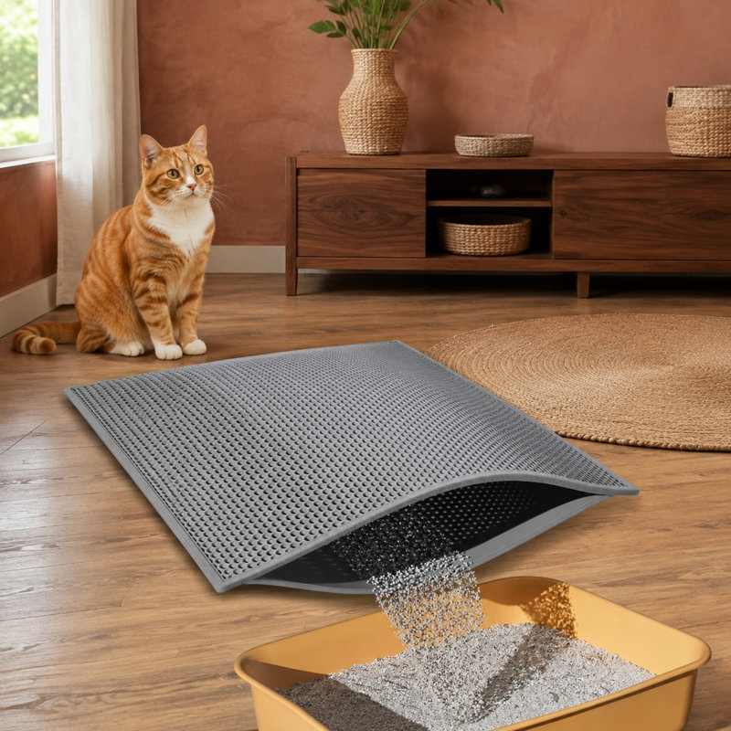 Un tapis de litière pour chat gris de 24 x 15 pouces doté d'une structure alvéolaire à double couche.