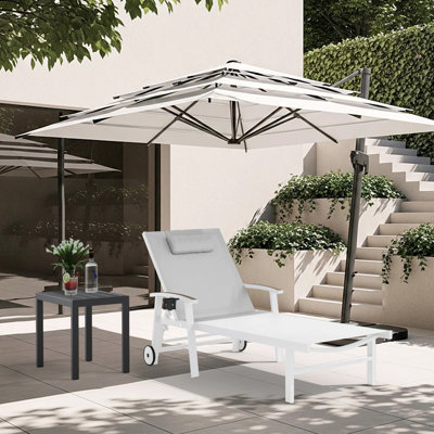 Chaise longue d'extérieur ajustable pour terrasse avec roulettes et accoudoirs