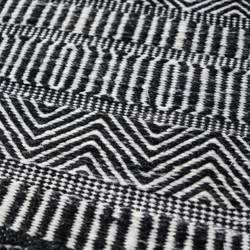 Black/White Outdoor/Indoor Rug