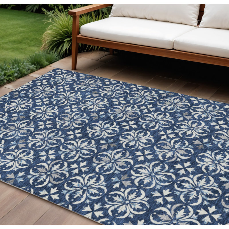 Tapis extérieur lavable floral bleu marine et ivoire 10 pi x 14 pi