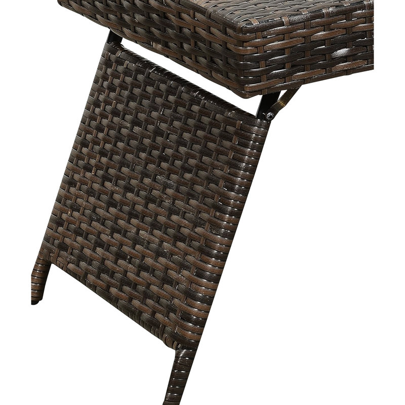Table pliante portative marron de style américain, légère (3,3 kg), résistante aux intempéries, aucun assemblage requis, hauteur 40,6 cm, prête à l'emploi dès la sortie de l'emballage. Installation rapide.