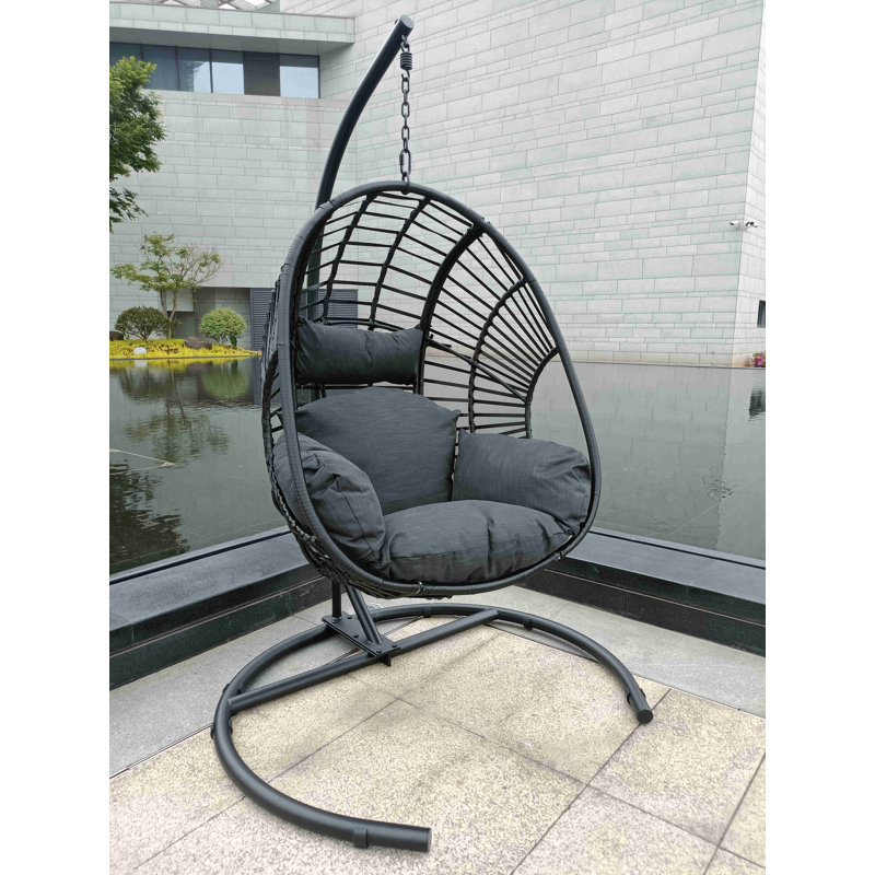 Balancelle en osier PE de haute qualité pour l'intérieur et l'intérieur avec coussin noir et base noire