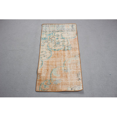 Petit tapis turc en laine tissé à la main de couleur orange vif pour le vestibule ou les petits espaces avec un design anatolien rétro unique