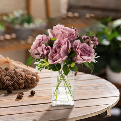 Arrangement floral rose dans un vase