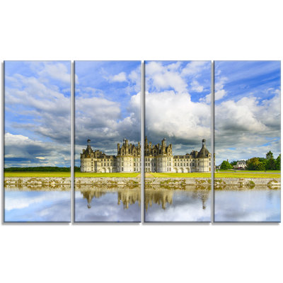 «Chateau De Chambord Castle and Reflection», reproduction de photo à multiples images sur toile tendue