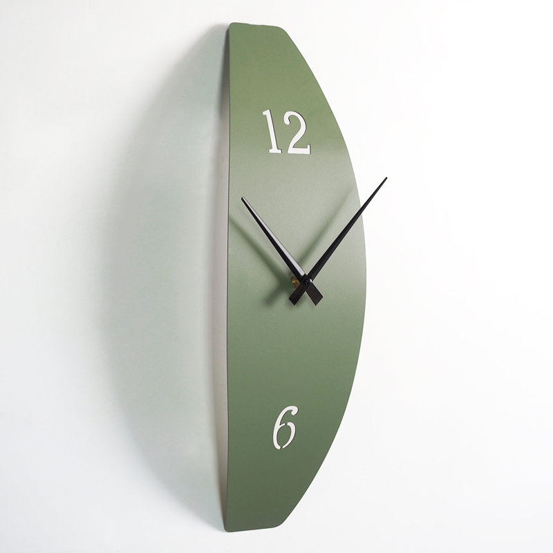Horloge murale moderne en métal Curve of Time , Médium, Fumée verte