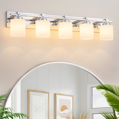 Luminaire de salle de bain moderne 5 lumières au-dessus du miroir, lumières de meuble-lavabo chromées, abat-jour en verre blanc laiteux, douille E26 (ampoules non incluses)