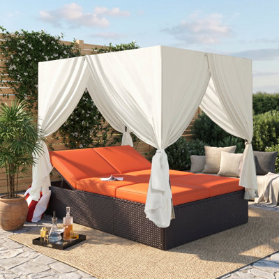 Lit de jour double méridienne avec sections de tête et de pied réglables, base enveloppée de PEHD, rideaux et coussins d'intimité