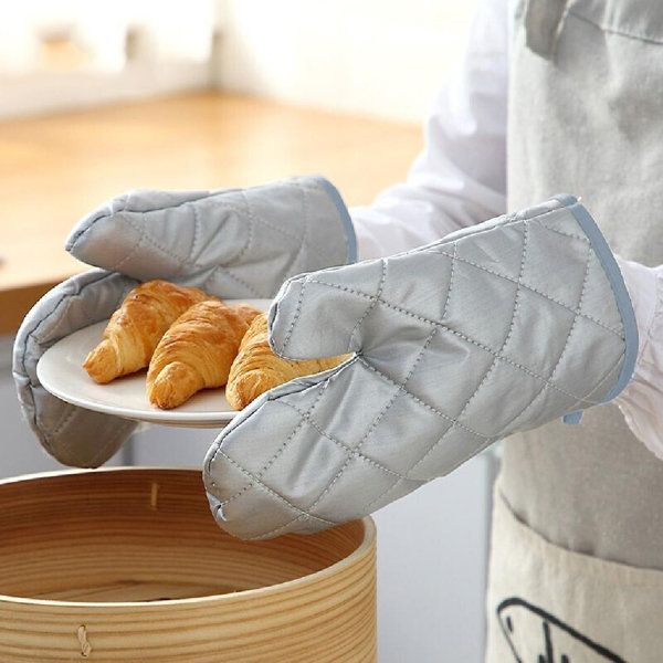 https://assets.wfcdn.com/im/05256434/resize-h600-w600%5Ecompr-r85/2135/213567029/Umber+Rea+Cotton+Blend+Oven+Mitt+Set.jpg