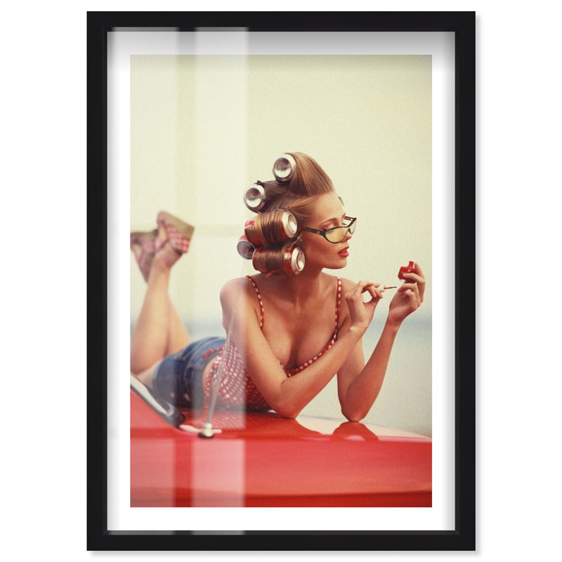«Not Your Girl Shadowbox» par Notoriart, H 31 po x l 21 po, Noir